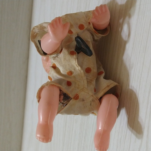 Vintage 1940's Wind Up Crawling Baby Mechanical Doll With Permanent Key - Picture 5 of 5